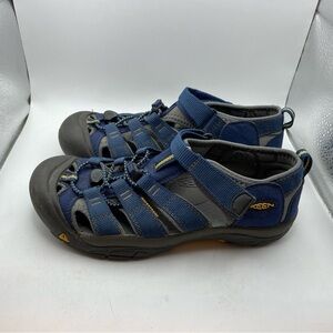 Keen Newport H2 blue sandals size 5Y/ 6.5 women’s
